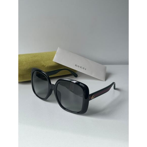 NEW Gucci GG0714SA Black Sunglasses with Striped Arms main image 4